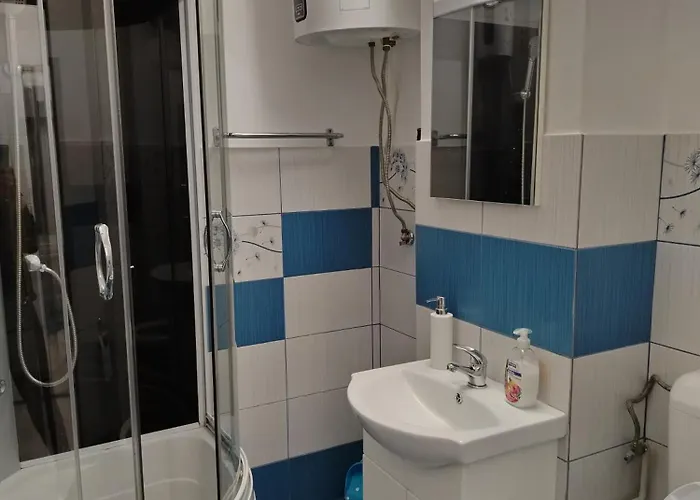 Apartment Mgi Coresi & Parking *